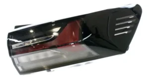 **Kit de funda y pomo de palanca de cambios para Chevrolet Onix Joy (2013–2020) – Base negra** Kit de reemplazo para la palanca de cambios, compatible con el Chevrolet Onix Joy. Incluye funda y pomo con base negra, ideal para renovar el interior del vehículo y reemplazar piezas desgastadas, agrietadas o deterioradas por el uso. Fabricado con materiales resistentes al desgaste y de excelente acabado, proporciona un agarre cómodo y conserva la apariencia original del habitáculo. Su diseño permite una instalación sencilla utilizando los puntos de fijación originales. **Especificaciones técnicas:** * Aplicación: Chevrolet Onix Joy * Contenido: Pomo de palanca + funda + base negra * Color de la base: Negro * Material: Plástico de alta resistencia y funda sintética (según versión) * Función: Reemplazo estético y funcional de la palanca de cambios * Instalación: Ajuste en los puntos de fijación originales * Estado: Nuevo Se recomienda verificar el diseño de la palanca y el sistema de fijación antes de la compra para asegurar la compatibilidad con la versión del vehículo.